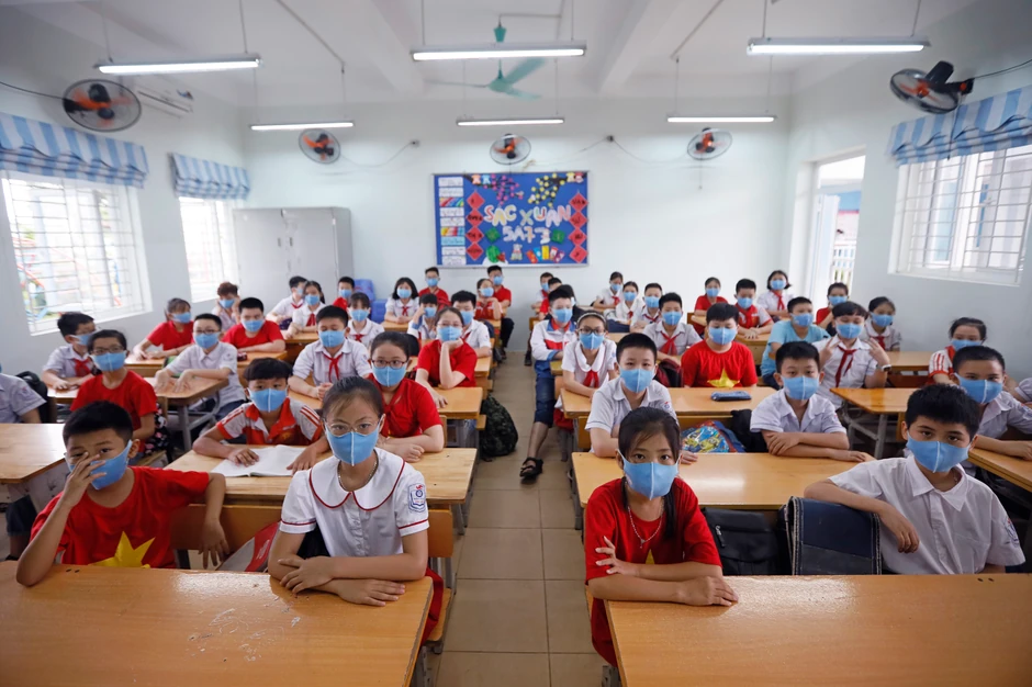 Učenici osnovne škole u prestonici nose maske