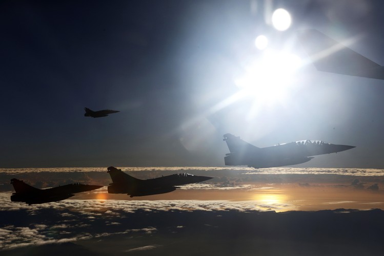 <b>Liczebność armii:</b><br>

*Całkowity personel wojskowy: 3,7 mln <br>

*Aktywny personel wojskowy: 2,25 mln<br>

*Personel rezerwowy: 1,45 mln <br><br>

<b>Budżet obronny: 161,7 mld dol. </b><br><br>

<b>Siły powietrzne:</b><br>

*Całkowita liczba statków powietrznych: 2 955, w tym śmigłowce: 912 <br><br>

<b>Wozy bojowe:</b><br>

*Czołgi: 6 457 <br>

*Pojazdy pancerne: 4 788<br>

*Artyleria samobieżna: 1 710<br>

*Działa holowane (armaty): 6 246 <br>

*Wyrzutnie rakietowe: 1 770<br><br>

<b>Siły morskie:</b><br>

*Ogółem: 714, w tym:<br>

*Lotniskowce: 1<br>

*Fregaty: 51<br>

*Niszczyciele: 35<br>

*Łodzie podwodne: 68<br>

*Okręty patrolowe: 220<br>

*Stawiacze min: 31<br>

*Korwety: 35<br>