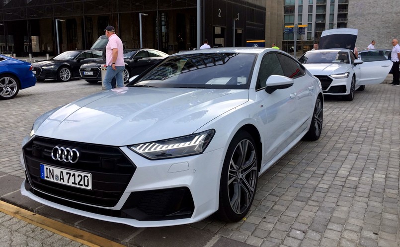 Audi A7 Sportback. Cztery liczby wyrażają sportowy charakter tego auta: długość 4969 mm, rozstaw osi 2926 mm, szerokość 1908 mm i wysokość zaledwie 1422 mm