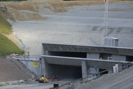 Problem w drodze do Zakopanego. Imponujący tunel z opóźnieniem