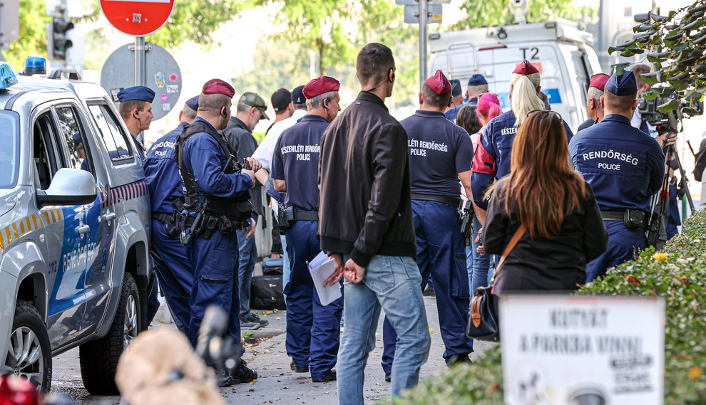 Óriási Rendőri Készültség A Külügyminisztérium Előtt A Palesztin Harag