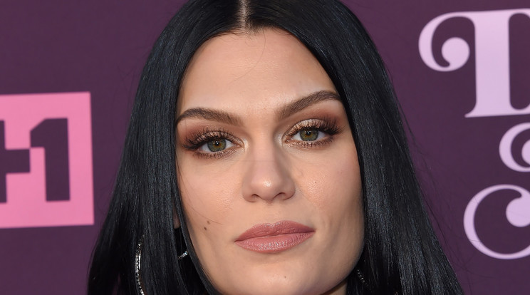 Jessie J nem takargatja narancsbőrét /Fotó: Northfoto