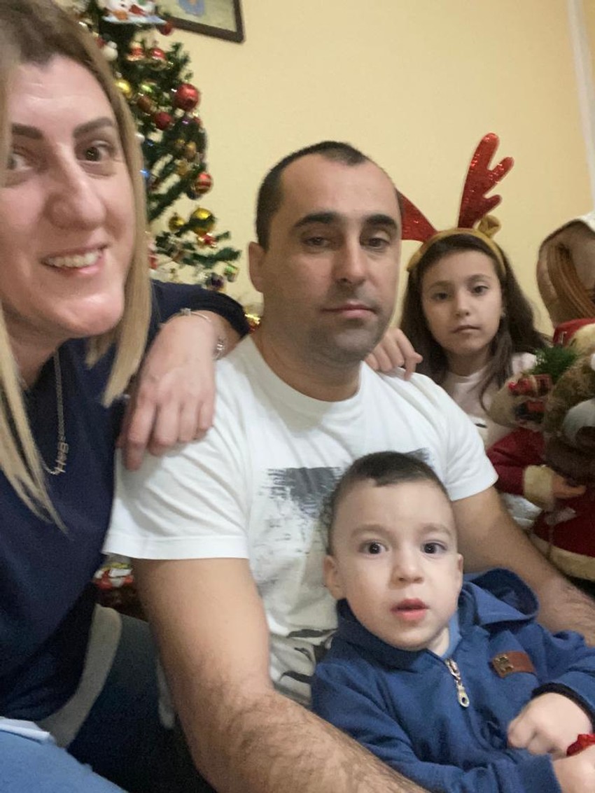 Vuk Arapović sa porodicom za Novu godinu