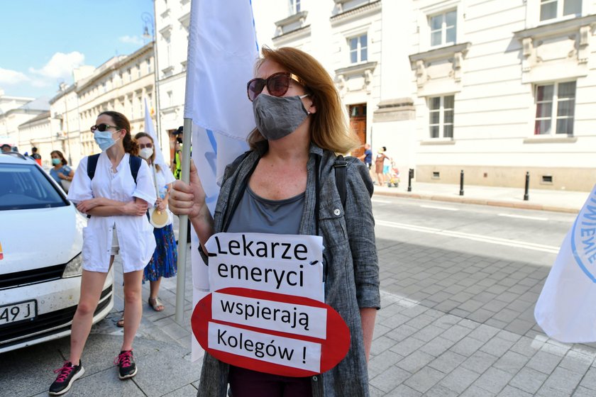 Warszawa: protest medyków przeciwko zaostrzaniu przepisów karnych