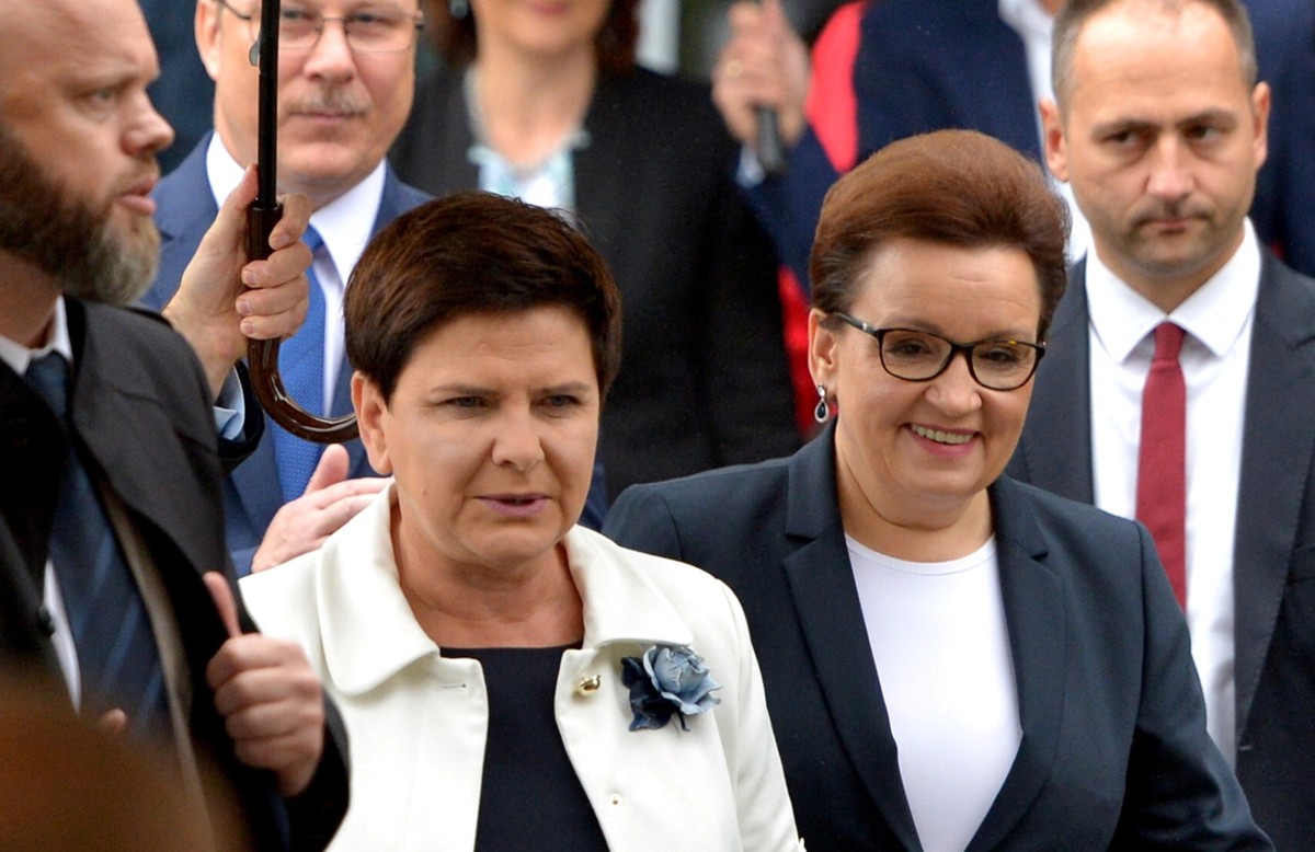 Premier podkreśliła, że polska szkoła dzięki reformie "będzie szkołą, w której każdy musi znaleźć równe szanse bez względu na to, skąd pochodzi, gdzie mieszka, jakie są możliwości materialne jego rodziców"