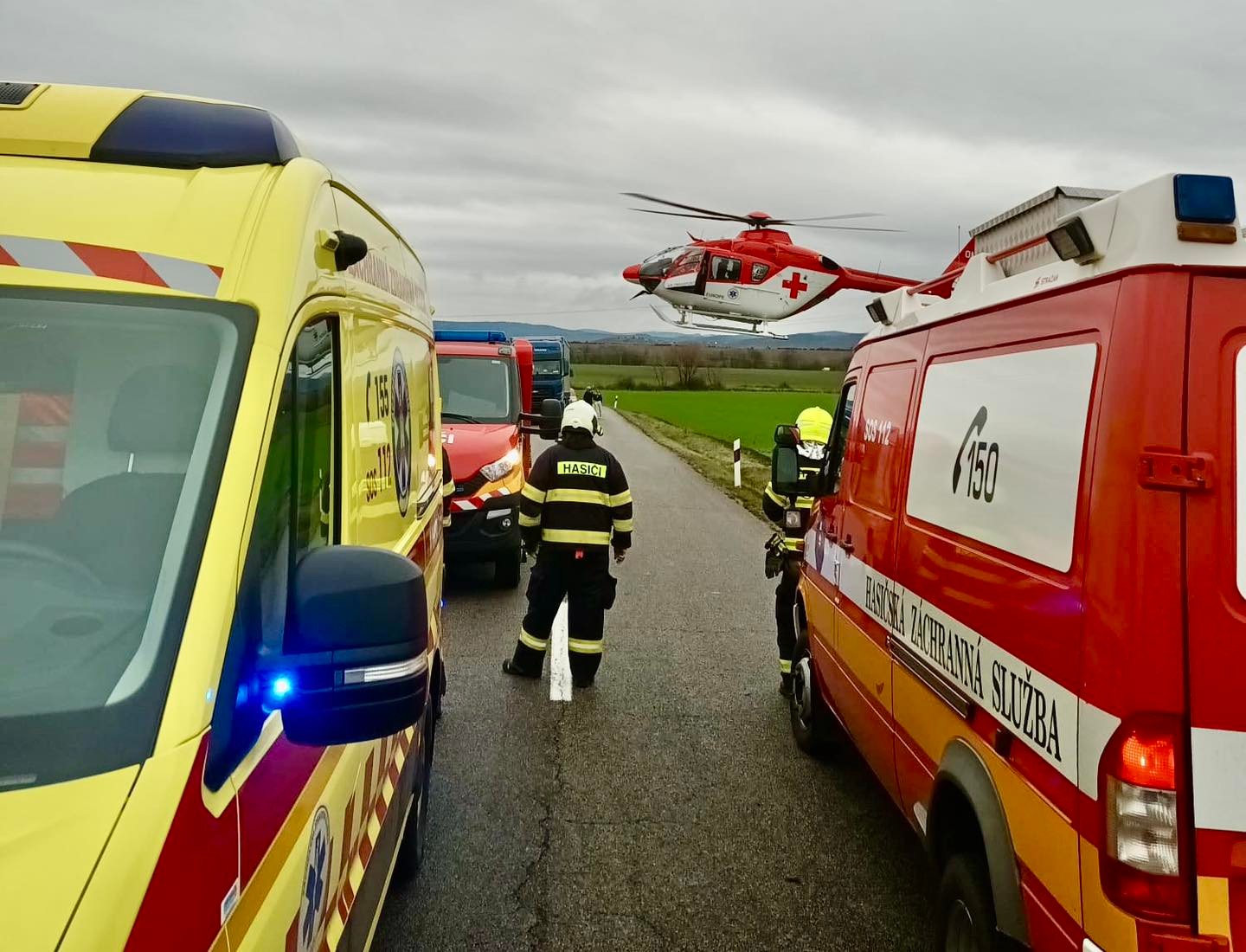 Nehoda dvoch áut pri Devičanoch si vyžiadala jednu obeť. 