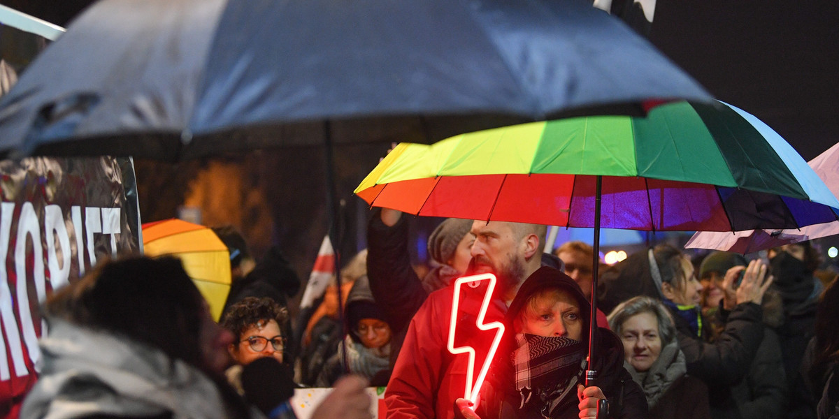 Protest rozpoczął się dzisiaj o godzinie 18 na warszawskim Żoliborzu.