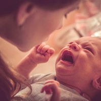 Miért sír a baba? 10 dolog, amit tudni kell a kólikáról