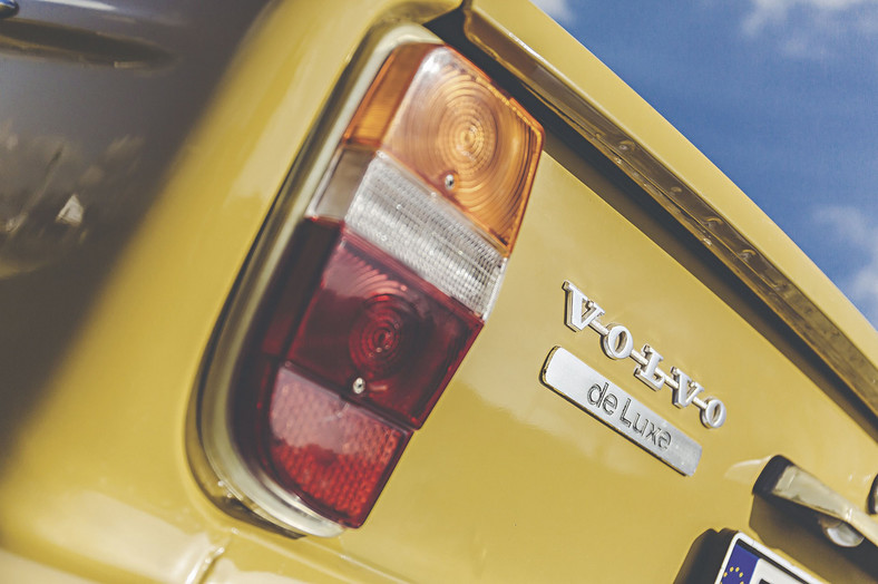 Volvo 142 DL - wakacje z przyczepką