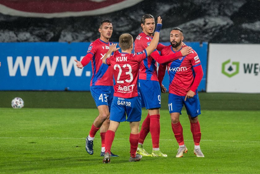 Pilka nozna. PKO Ekstraklasa. Gornik Zabrze - Rakow Czestochowa. 17.10.2020