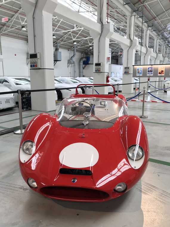 Showroom i fabryka Maserati