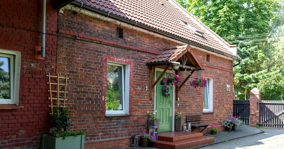 Tam, gdzie płot dzieli sąsiadów. Świat Kargula i Pawlaka w gminie Czernica