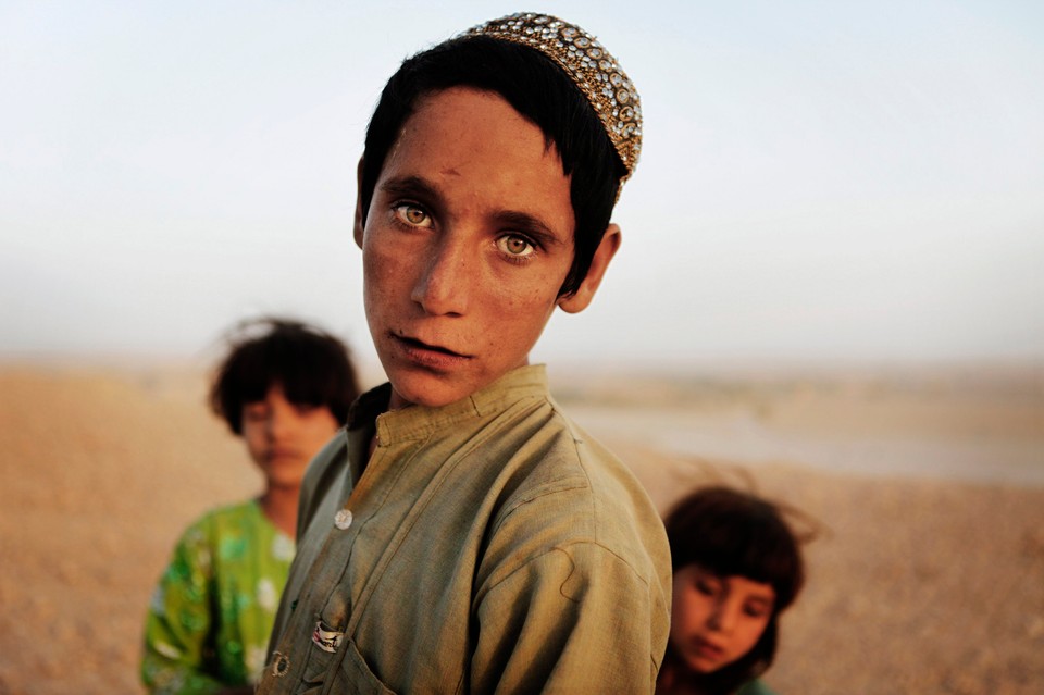 Afghan children stand together near the town of Kunjak in southern Afghanistan's Helmand province October 24, 2010.