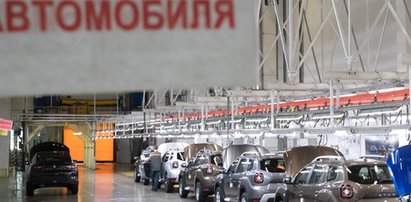 Renault zawiesiło produkcję samochodów w Moskwie. Działalność w Rosji ograniczyło też Nestlé 