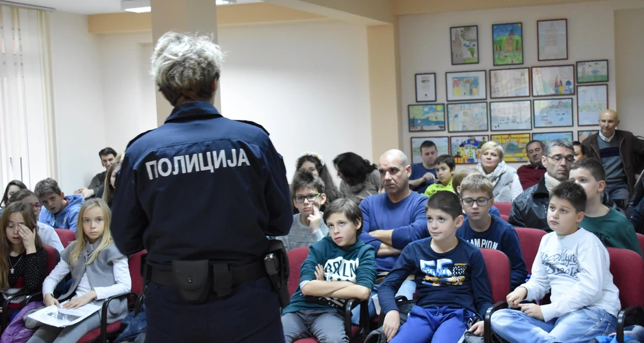 30 mališana iz Zemuna upoznalo se sa posledicama koje nosi korišćenje pirotehničkih sredstava