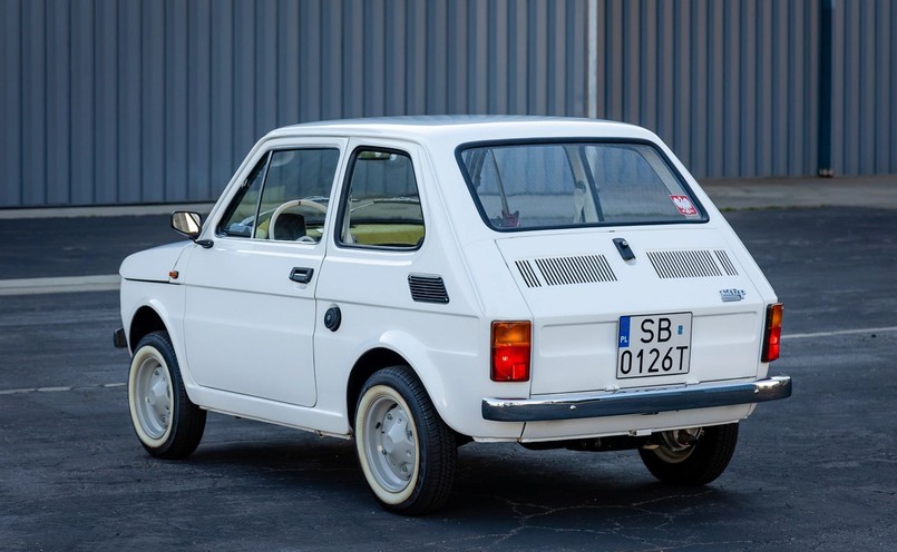 Fiat 126p, którego dostał Tom Hanks, sprzedany za ponad 363 tys. zł