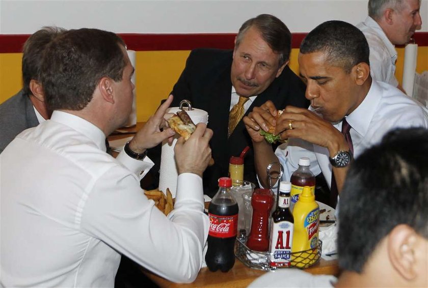 Obama poszedł na hamburgera z Miedviedievem