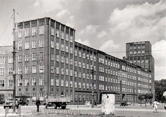 Gmach Poczty Głównej w 1970 r. Źródło: Muzeum Architektury we Wrocławiu 