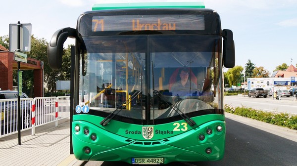 Dzięki porozumieniu z Gminą Miękinia autobusy Średzkiej Komunikacji Publicznej zatrzymują się także w jej miejscowościach. Chodzi o Źródła, Błonie, Wróblowice oraz Krępice.