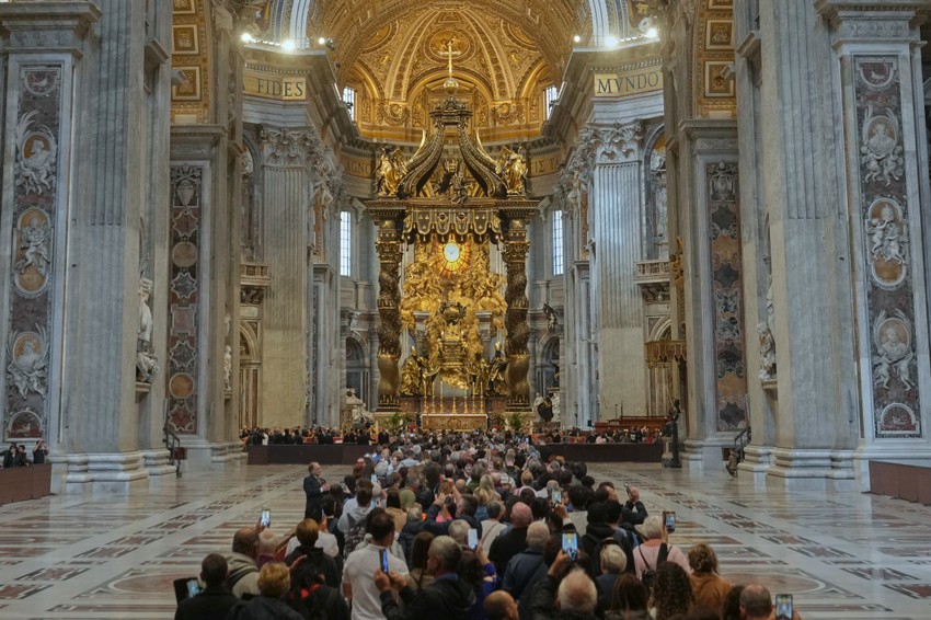 Papa Franja, odavanje počasti