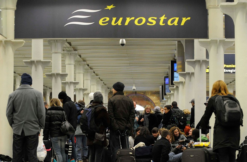 2009-12-21T124849Z_01_TOB509_RTRIDSP_3_BRITAIN-EUROSTAR.jpg