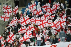 15 tysięcy kibiców oglądało na żywo, jak Hiszpanie ledwo wygrali w Tbilisi