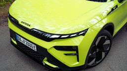 nowa skoda hitem w polsce: jest elegancka, szybka i wygodna. ile kosztuje?