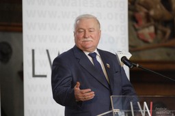 Miller zaprosił Wałęsę na Kongres Lewicy