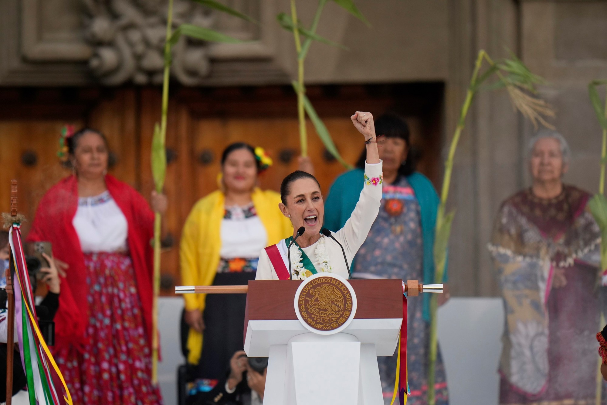 Inaugurácia prvej mexickej prezidentky: Claudia Sheinbaum zložila slávnostnú prísahu.