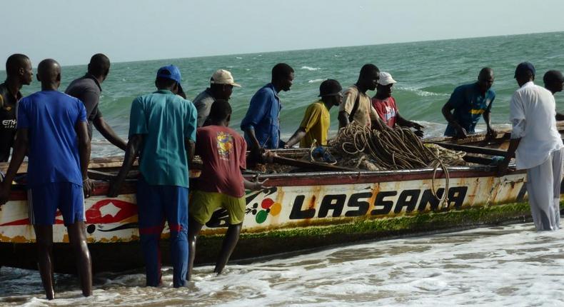 Pirogue de pecheurs senegalais