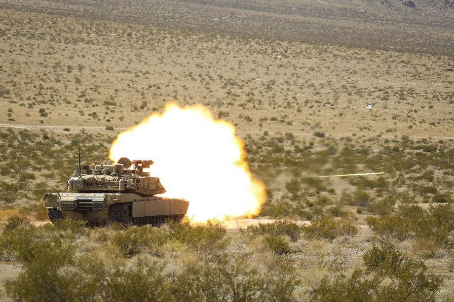 Abrams podczas ćwiczeń w Kalifornii. USA przekażą Ukrainie ponad 30 podobnych czołgów