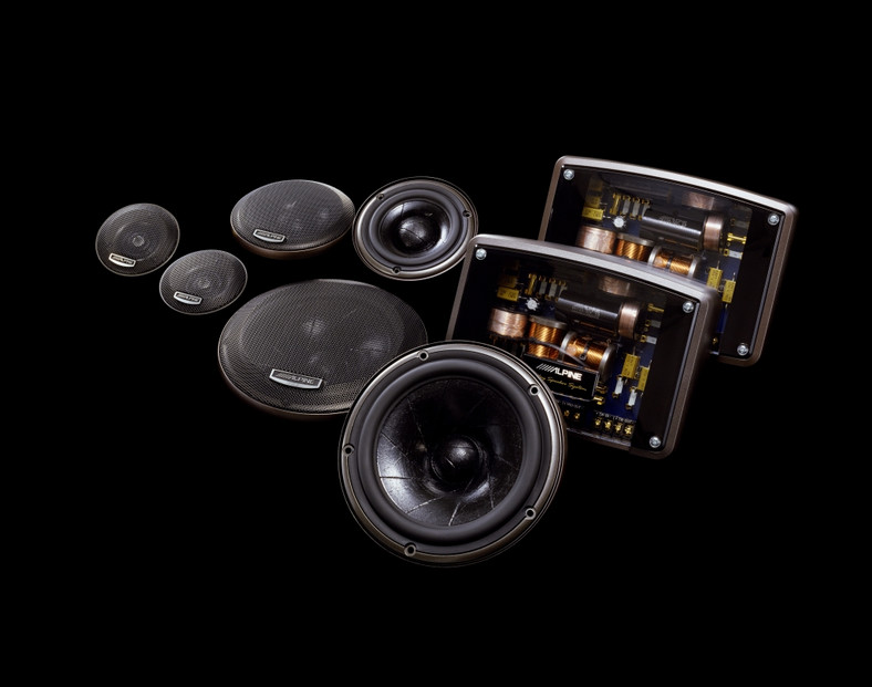 Alpine SPX-Z18T czyli najdroższy trójdrożny zestaw głośników firmowany przez japońską markę. To także efekt współpracy z renomowaną duńską marką Scan Speak.