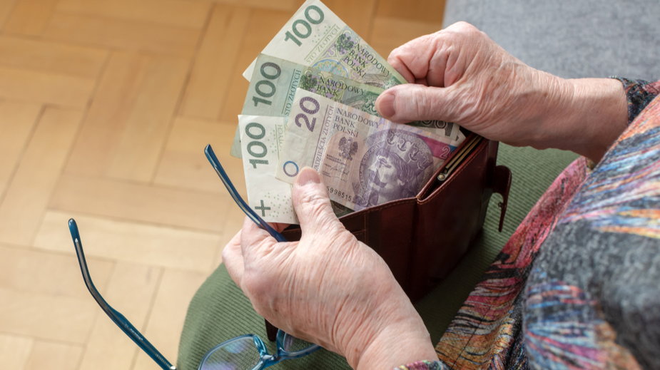 Seniorów czeka wzrost emerytur. Znana minimalna kwota podwyżki