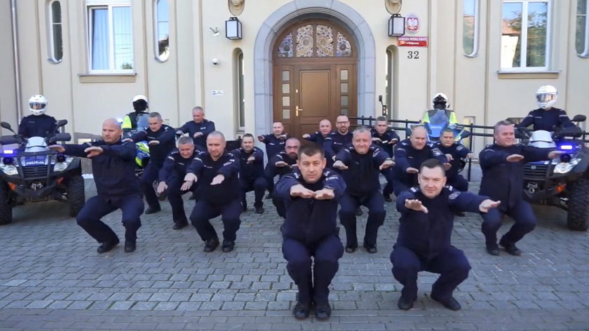 Policjanci z Bydgoszczy postanowili pomóc Zosi chorej na SMA. Zrobili to w niecodzienny sposób. Zobacz, jak