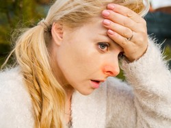 Ucierpieć mogą skóra i włosy. Wpływ COVID-19 na urodę