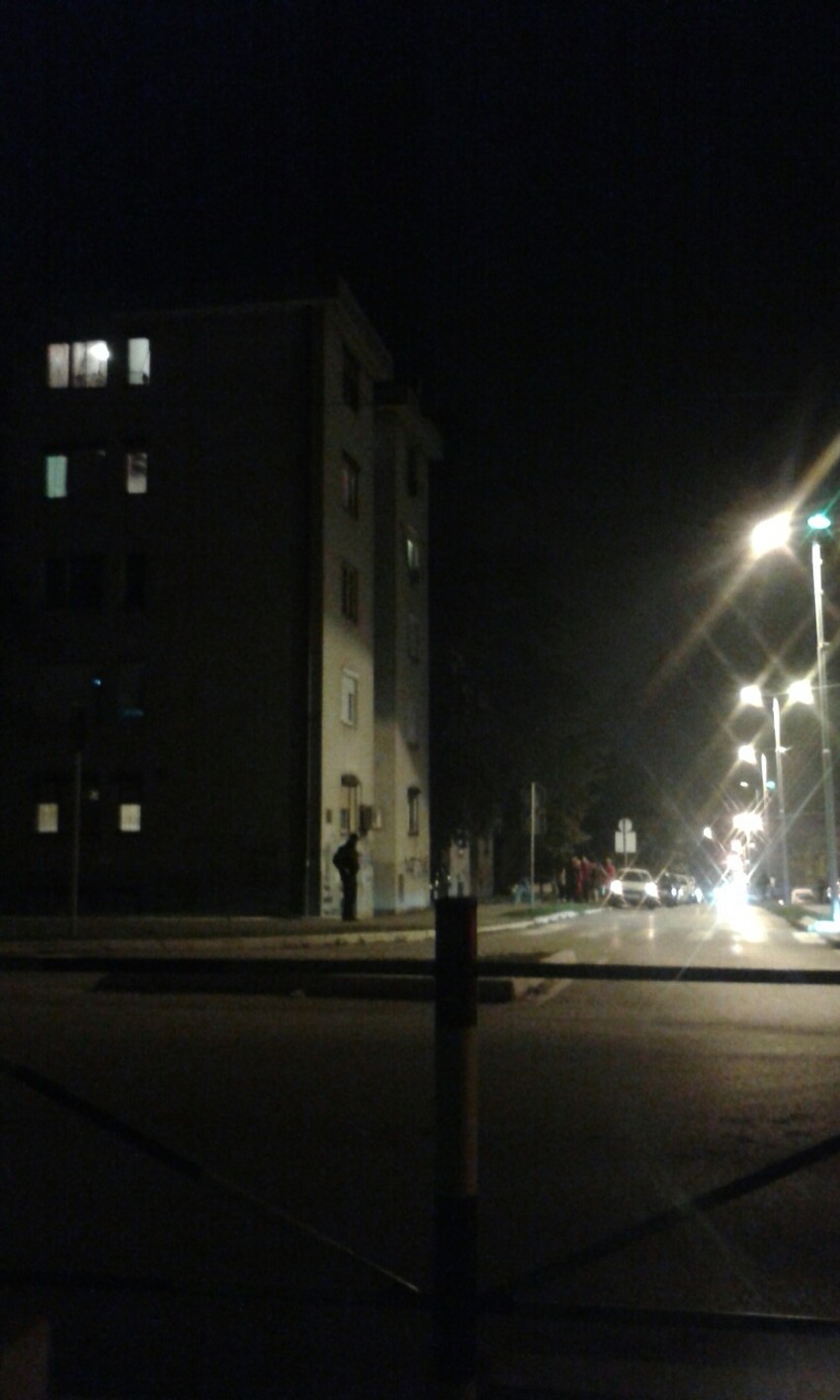 Mladić preti skokom sa petog sprata: Zgrada u Ulici Janka Katića