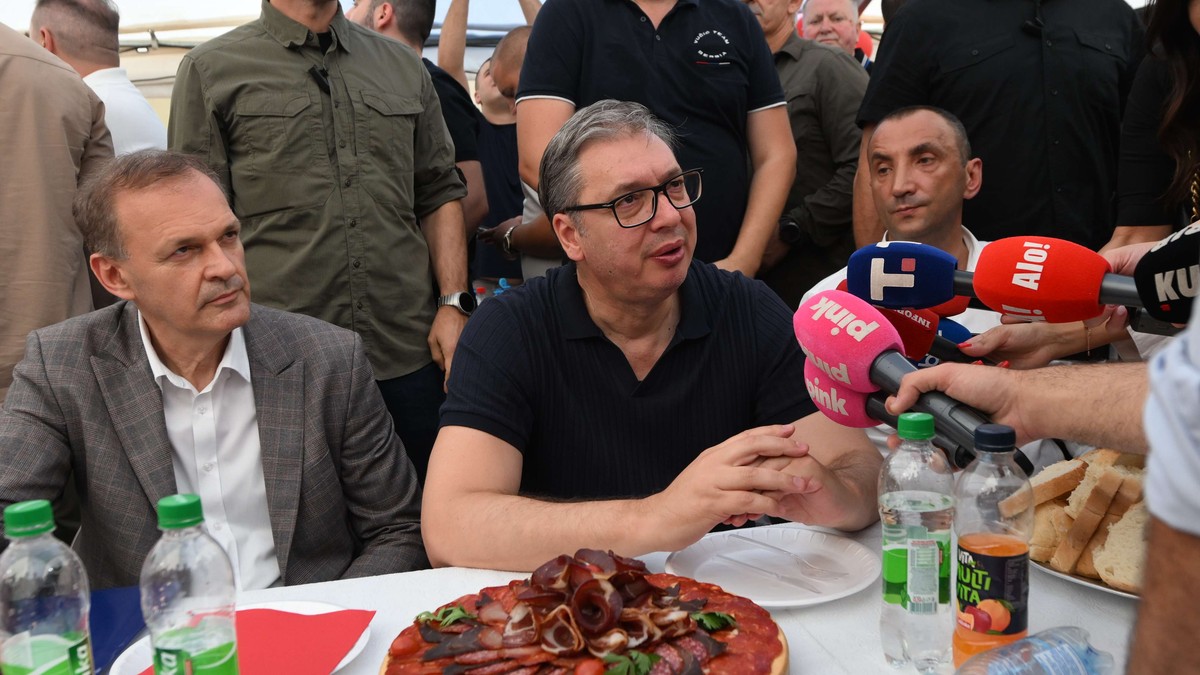 Aleksandar Vučić na skupu u Banovom Polju kod Bogatića
