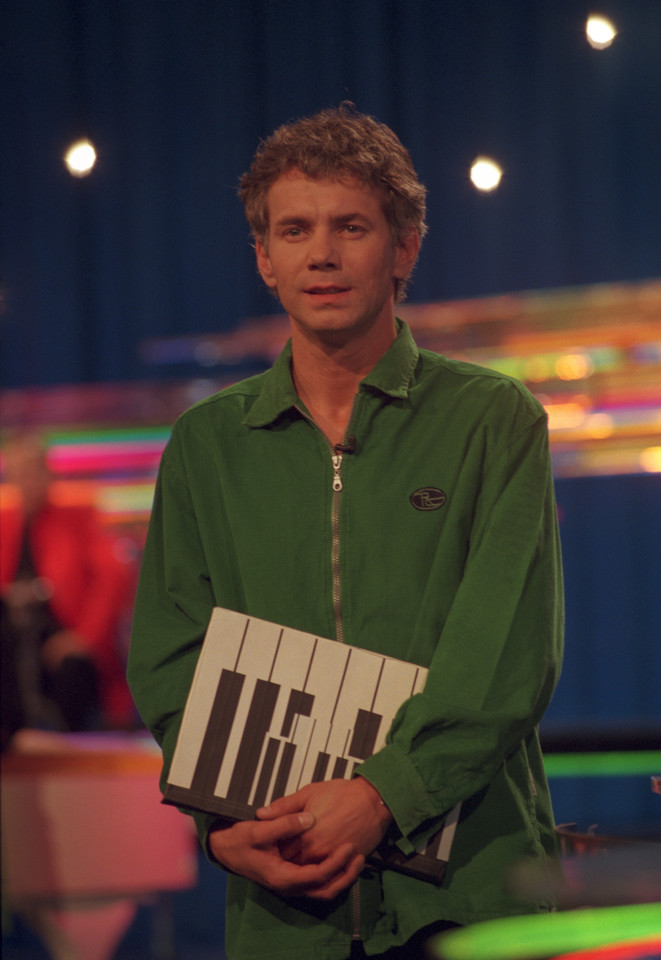 Robert Janowski w programie "Jaka to melodia?" w 1997 roku (fot. Ireneusz Sobieszczuk)
