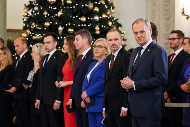 Premier Donald Tusk podczas uroczystości zaprzysiężenia kierowanego przez niego gabinetu w Pałacu Prezydenckim w Warszawie