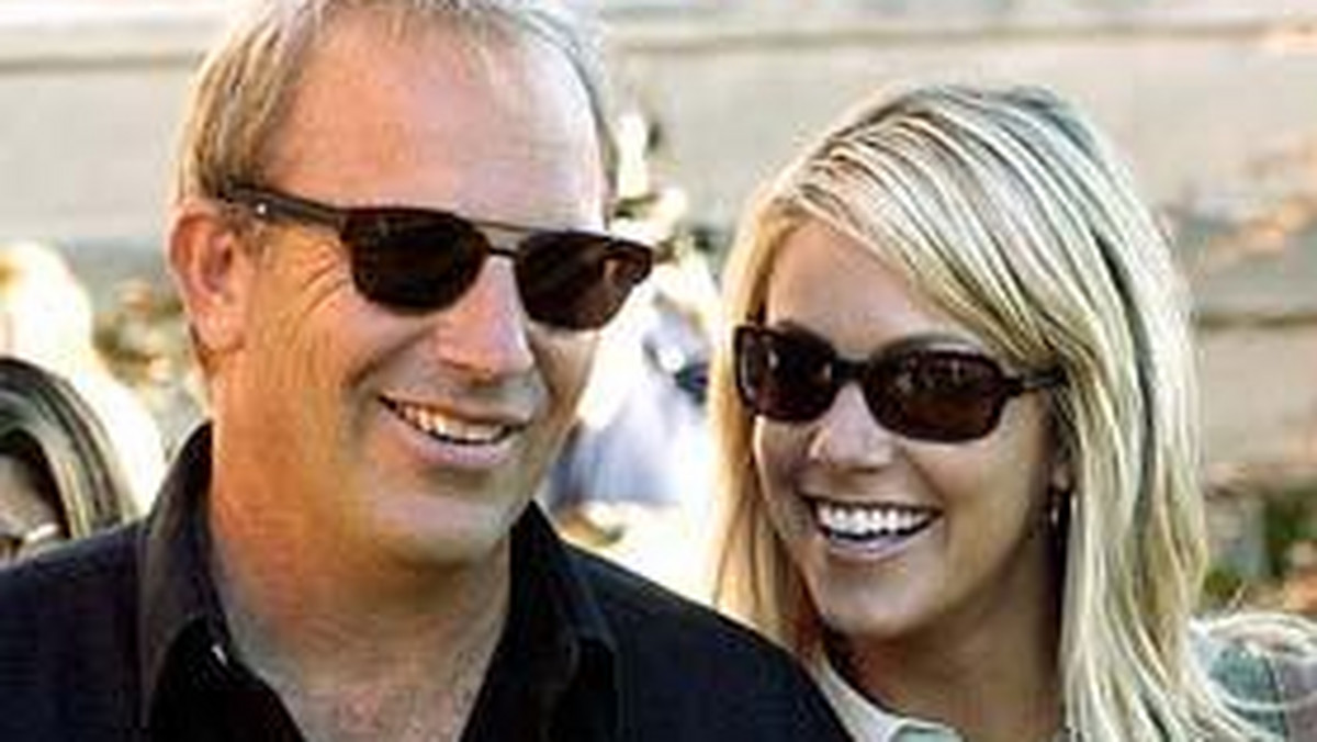 Kevin Costner zaprzeczył plotkom sugerującym, że jego małżeństwo z Christine Baumgartner znajduje się na krawędzi rozpadu.