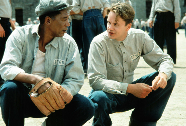 Morgan Freeman i Tim Robbins w filmie "Skazani na Shawshank" (1994)