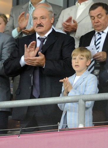 <b>Prezydent Białorusi Aleksander Łukaszenko - zgromadził 600 mln dolarów</b><br>'Ostatni dyktator Europy' rządzi Białorusią od 1994 roku. Wielokrotnie krytykowany za łamanie praw człowieka i korupcję, zgromadził w tym czasie majątek o wartości 600 mln dolarów.