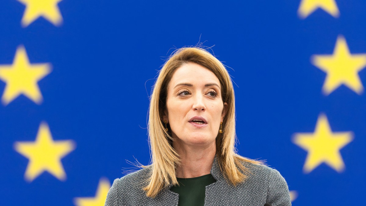 Lehet, hogy beperlik az Európai Bizottságot a képviselők, mert pénzt adott Magyarországnak - hamarosan döntés születik