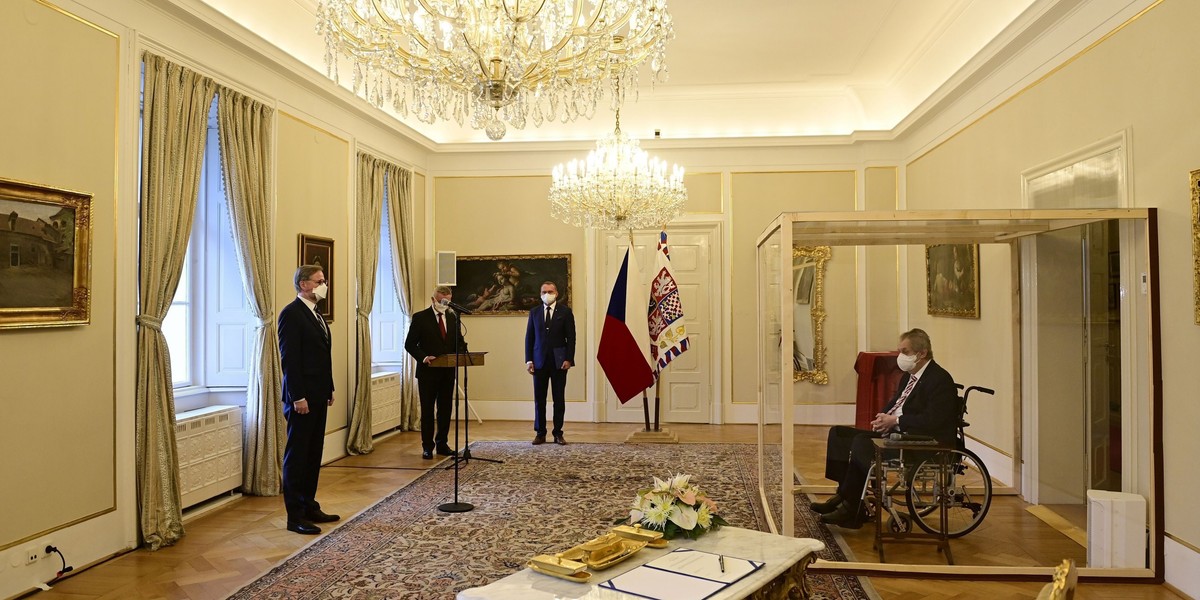 Prezydent Czech Milosz Zeman mianował w niedzielę Petra Fialę premierem czeskiego rządu. 