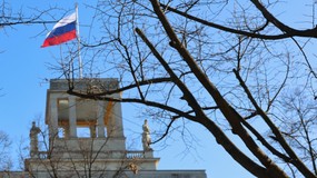 Spotkania sympatyków AfD w ambasadzie Rosji. Niemiecki poseł mówi o "turystycznym charakterze" imprez