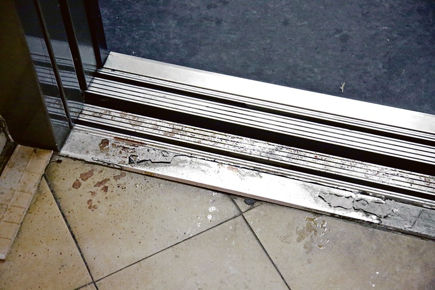 I krv kraj lifta odala je Kovačevića i njegove drugove