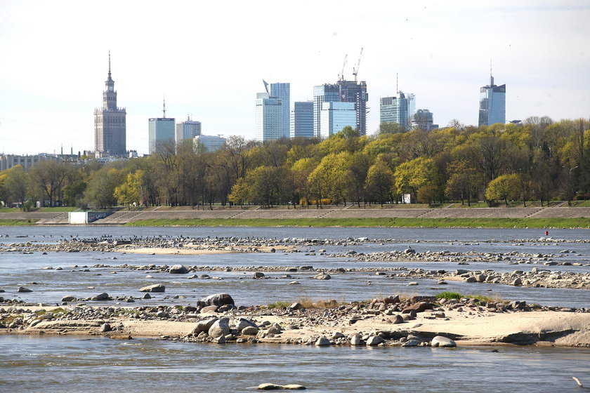 Polska wysycha! Alarmująco niski stan rzek. Zdjęcia szokują