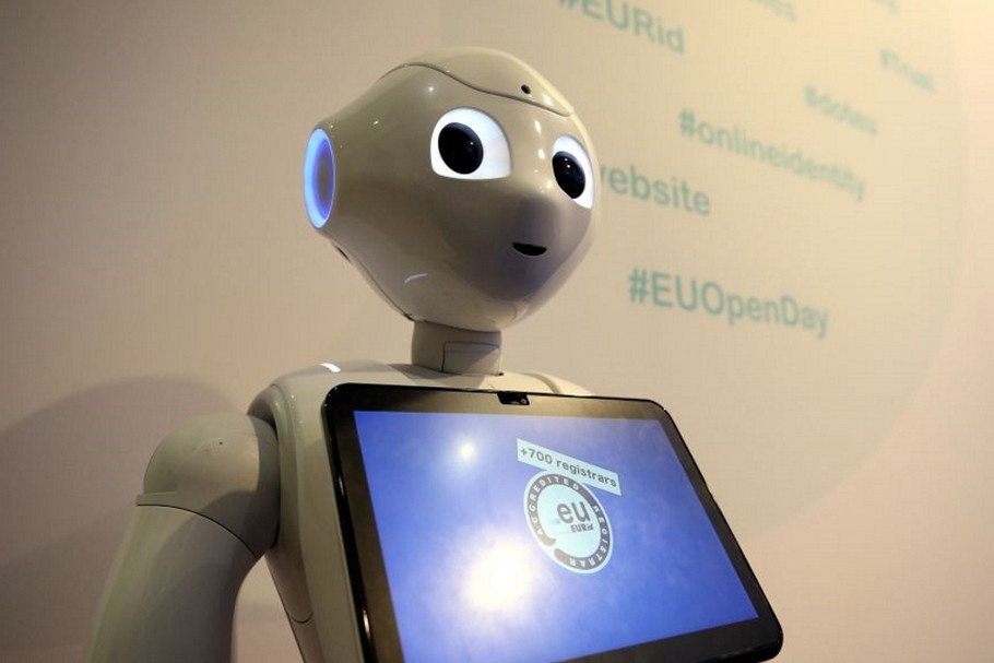 Dni otwarte Komisji Europejskiej, odwiedzających wita robot, 4.05.2019