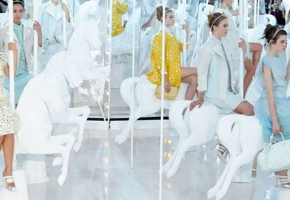 Karuzela, karuzela... w Paryżu! Louis Vuitton na wiosnę 2012