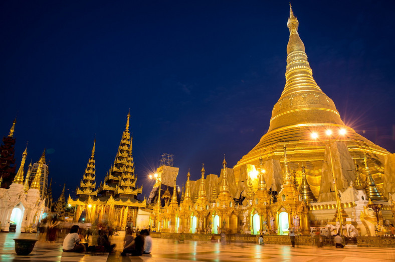 Shwedagon Paya cała pokryta jest płatkami złota., fot. www.paczkiwpodrozy.pl